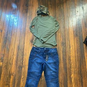 Camo Beanie, Olive green tee shirt, zipper skinny Jeans outfit